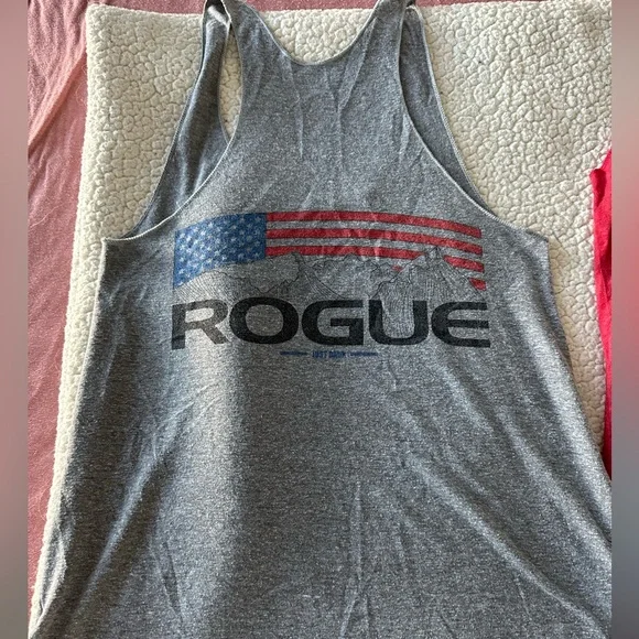 2 size medium workout/crossfit shirts - Picture 2 of 4